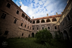 opuštěný renesanční zámek