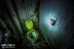 abandoned-urbex-hotel-europe-germany-toilet