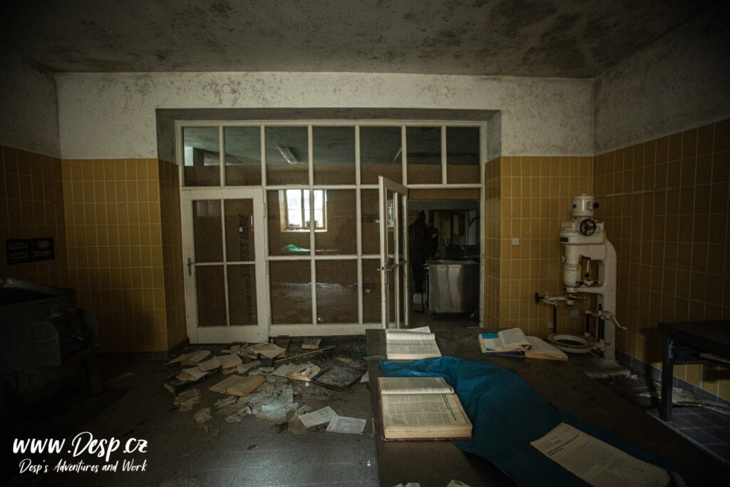 adolf-hitler-abandoned-hospital-urbex-37