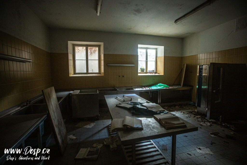 adolf-hitler-abandoned-hospital-urbex-38