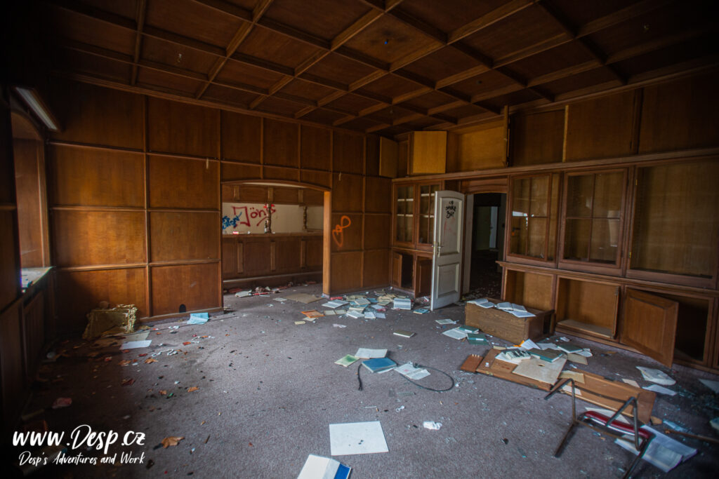 adolf-hitler-abandoned-hospital-urbex-8