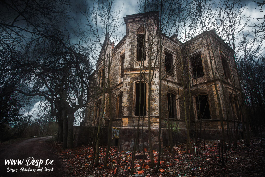 opustena-vila-pfaffenohof-litomerice-urbex-pohled-z-venku-rok-2017