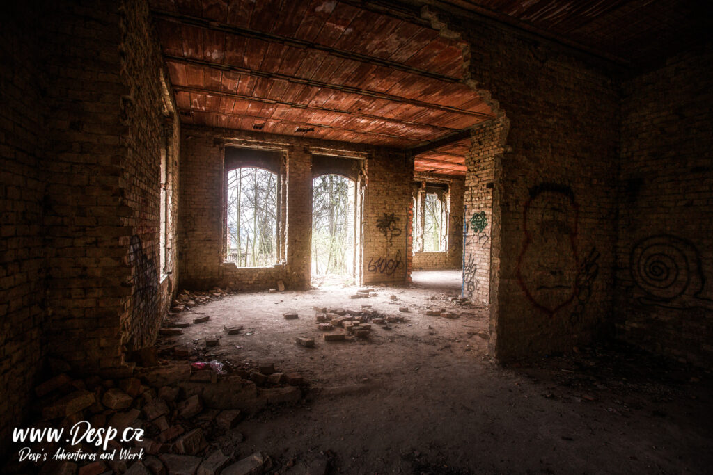 opustena-vila-pfaffenohof-litomerice-urbex-interier-rok-2017-uvnitr-03