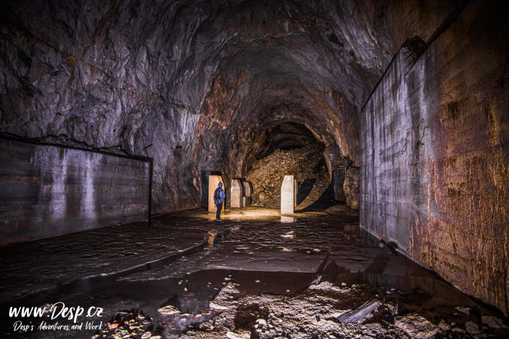 u-verlagerung-zement-underground-urbex-abandoned-factory-pillar-hall