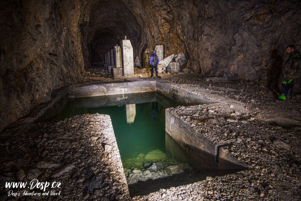 u-verlagerung-zement-underground-urbex-abandoned-factory-water-pool