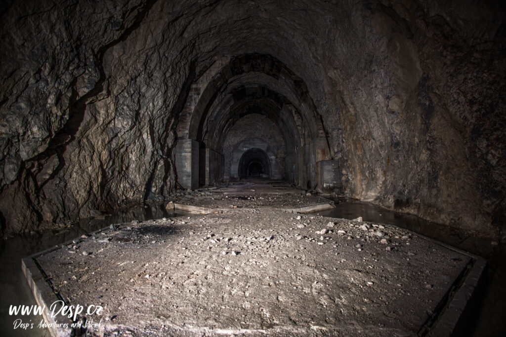 -verlagerung-zement-underground-urbex-abandoned-factory-large-hall