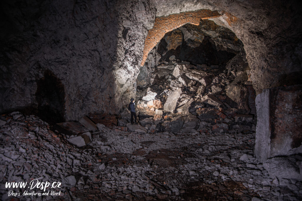 -verlagerung-zement-underground-urbex-abandoned-factory-cave-in